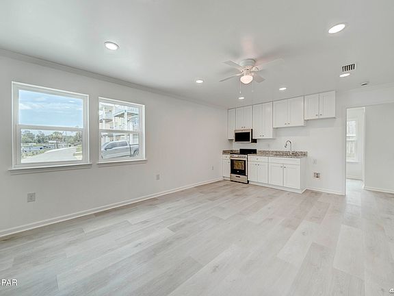 4th image of 306 Penny Ct