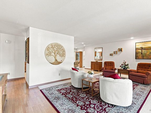 4th image of 321 Mockingbird Circle