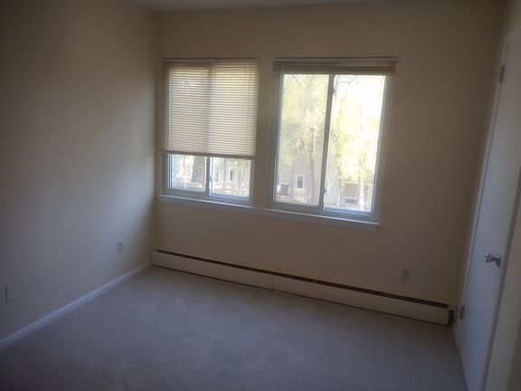 4th image of 725 Wayzata Blvd E