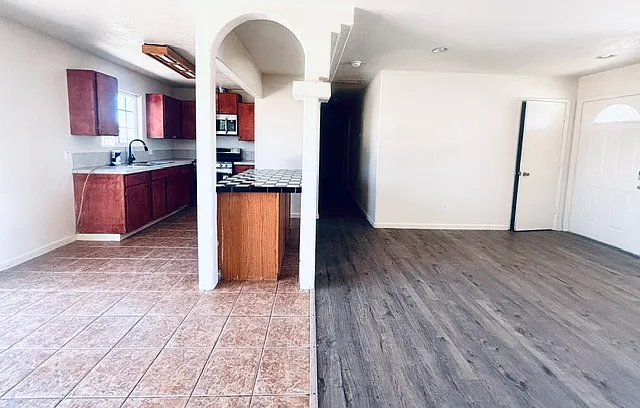 960 McKay Ct — Photo 3