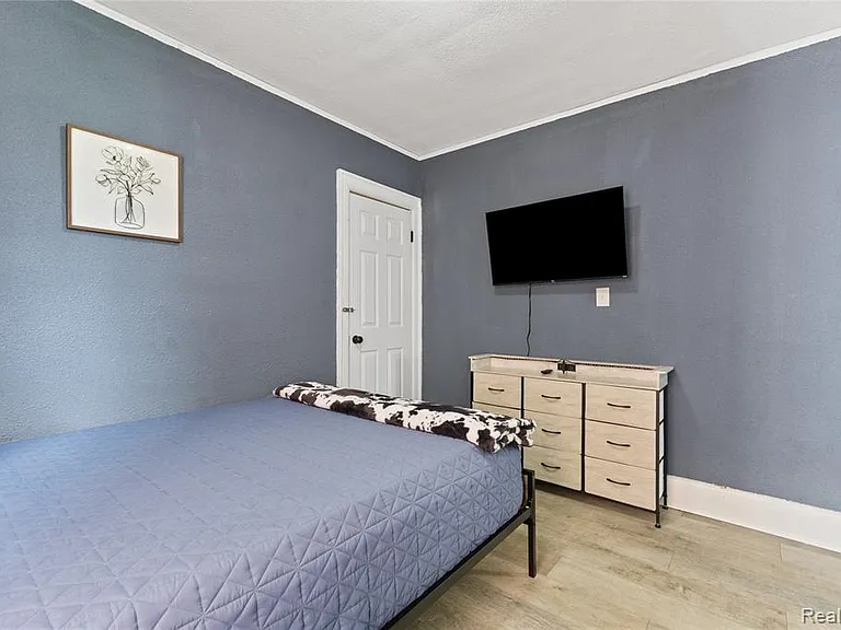 512 Westminster St — Photo 11