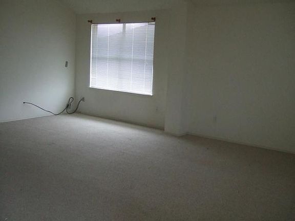 3rd image of 202 Silvercreek Dr