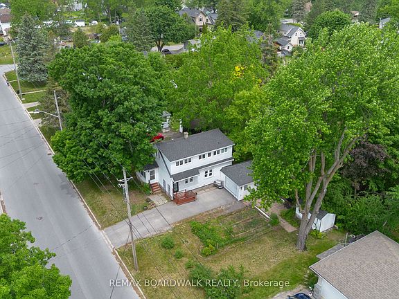 3rd image of 111 Beckwith St E