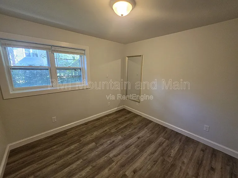 617 Brookshire St #B — Photo 14