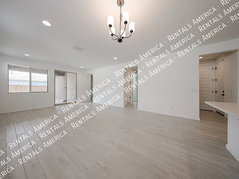 8725 W Windsor Blvd — Photo 15