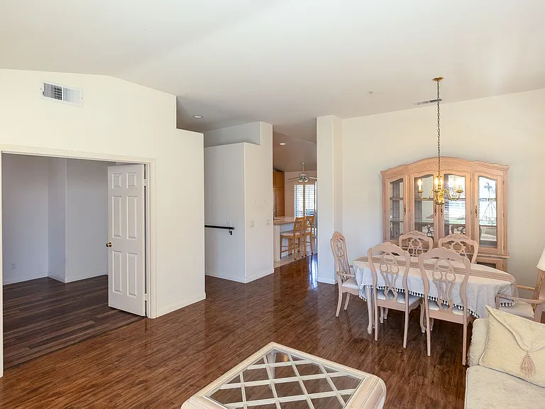 652 Teresa St — Photo 14