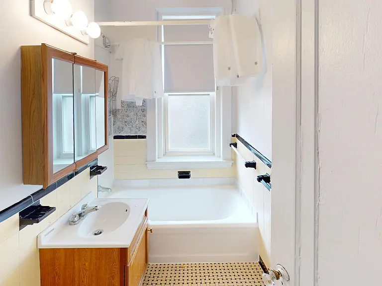 70 Chiswick Rd #1 — Photo 3