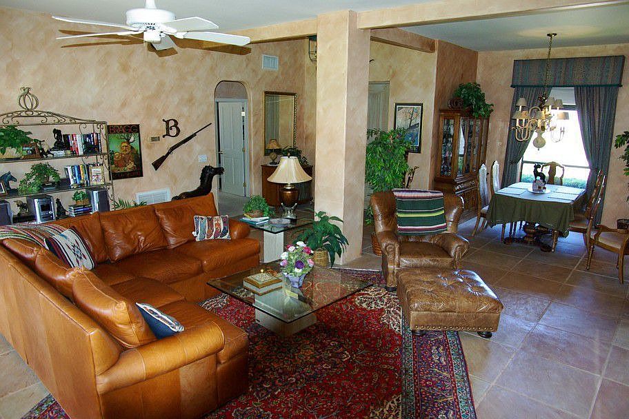 Grreat Room, 12' ceiling