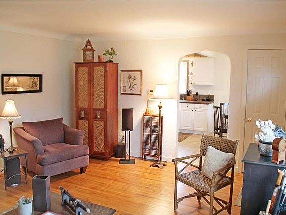5th image of 736 Conneaut Ave
