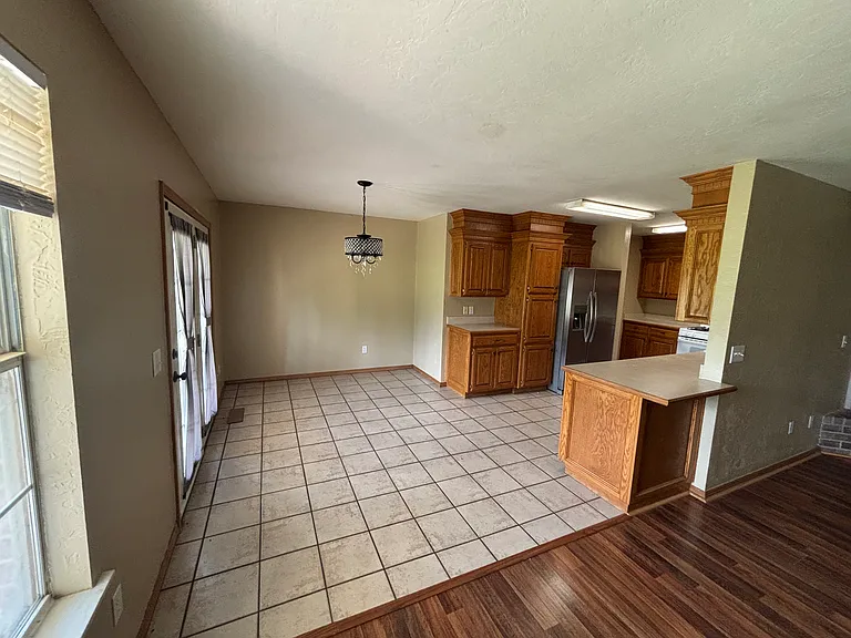102 W Husband Ct — Photo 2
