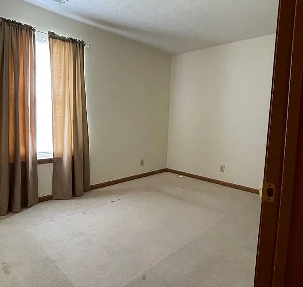 205 S Furlong Dr — Photo 9