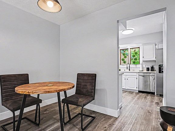 3rd image of 840 Trailridge E