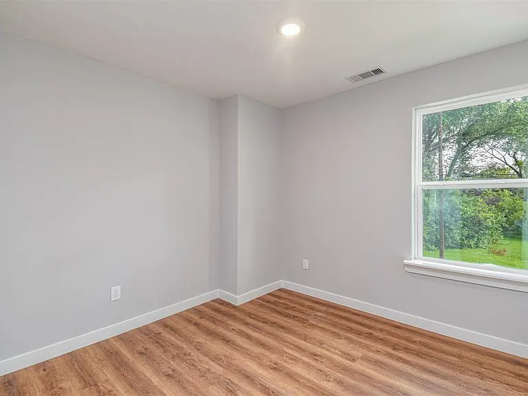 7954 Nashville St — Photo 9