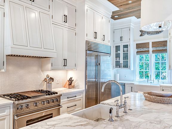 5th image of 29 W Yacht Pond Ln