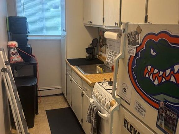 2nd image of 261 N Newbridge Rd