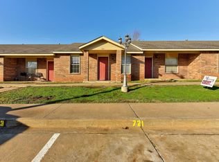 713 S Locust St, Guthrie, OK 73044