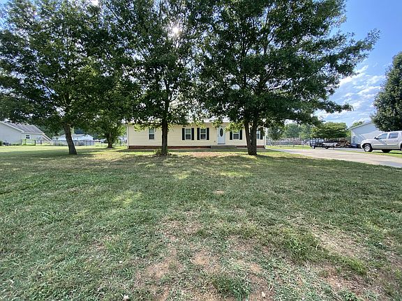 3rd image of 114 Daytona Ct