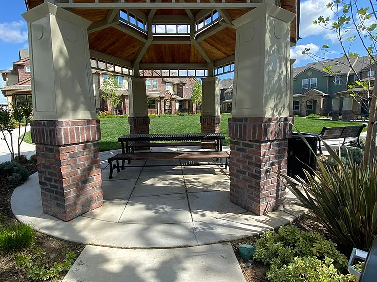 1053 Catalina Dr — Photo 26