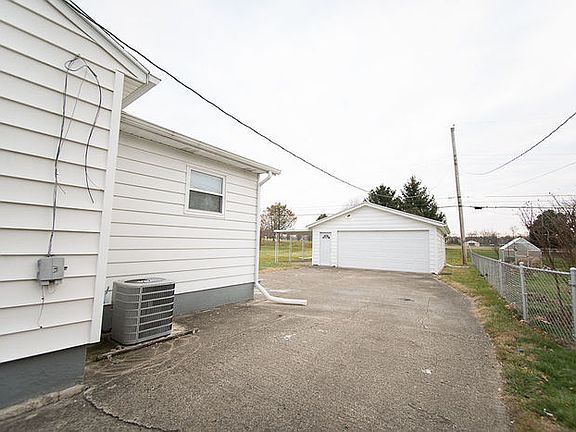 3rd image of 1306 E Lindsey Ave