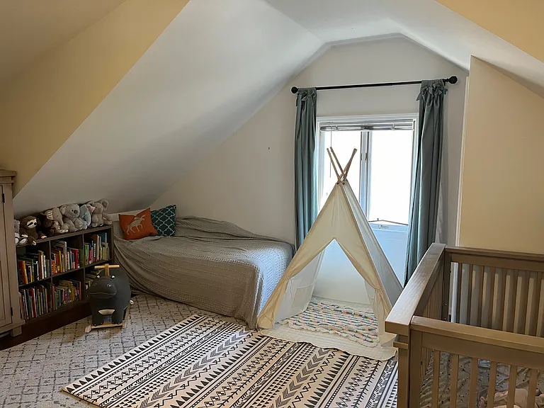 2114 W Melrose St — Photo 20