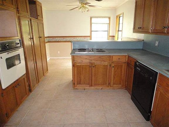 4th image of 13455 Thousand Oaks Dr