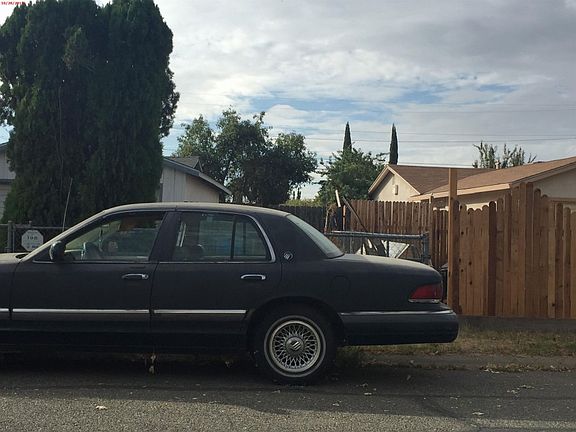 4th image of 1850 Park Cir