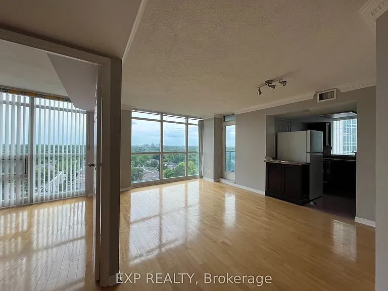 28 Harrison Garden Blvd #1608 — Photo 2