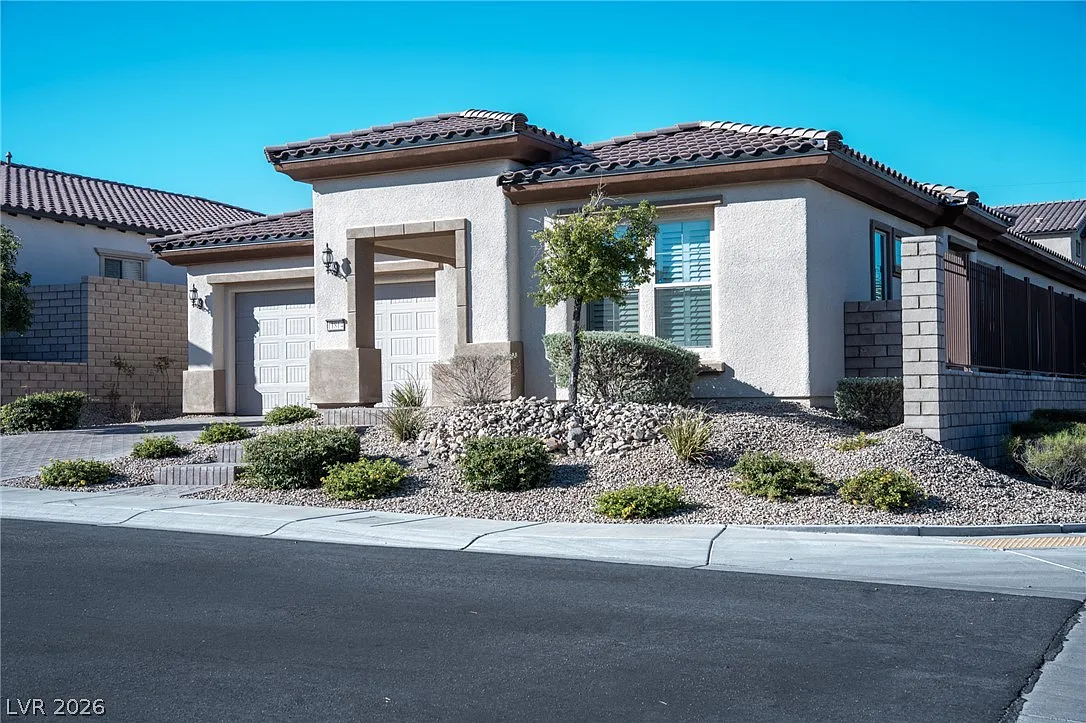 3 bed, 2.5 bath, 2441 sqft, $4,100 — Photo 1