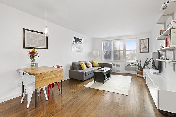 1st image of 400 E 17th St APT 602