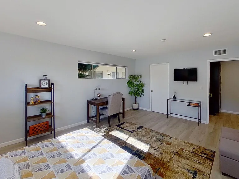 11153 Morrison St — Photo 50