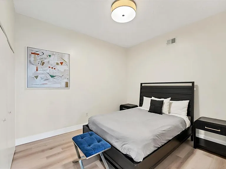 525 E Jackson St #302 — Photo 30
