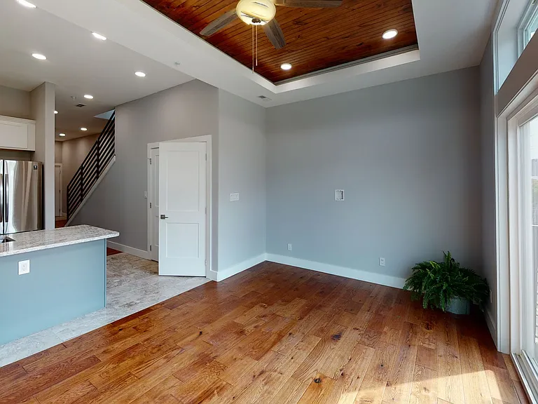 1117 Laurel Ave #303 — Photo 3