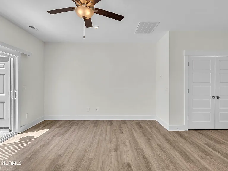 7052 Crew Dr — Photo 10