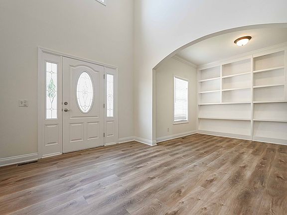 4th image of 220 Brookwood Dr #30117C