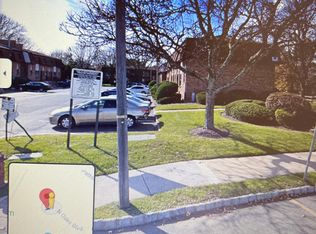 101 N Oaks Blvd #101, North Brunswick, NJ 08902