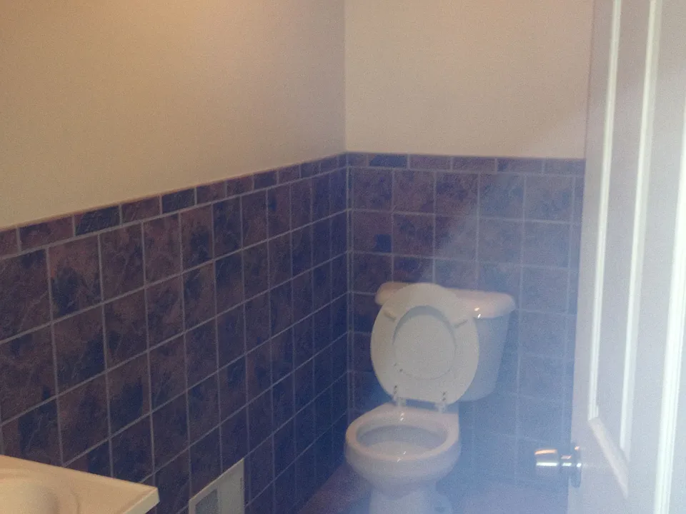 1ST FLR  FULL BATH