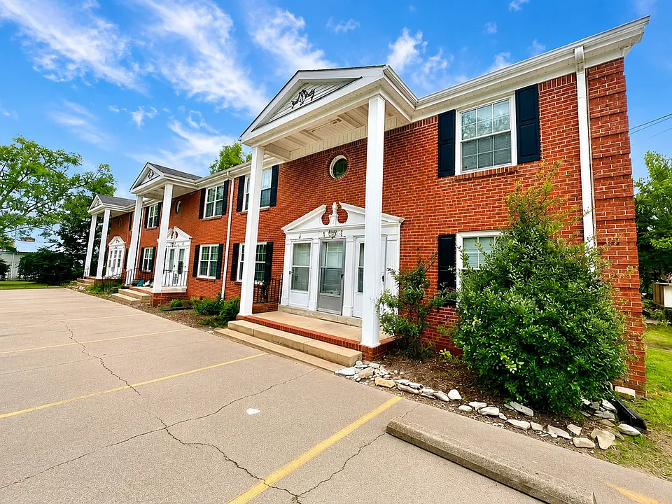 130 College St