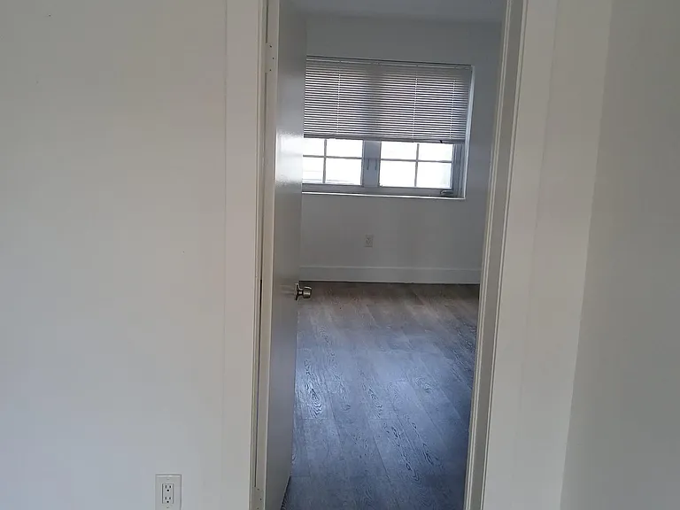 960 SW 2nd St #1 — Photo 3