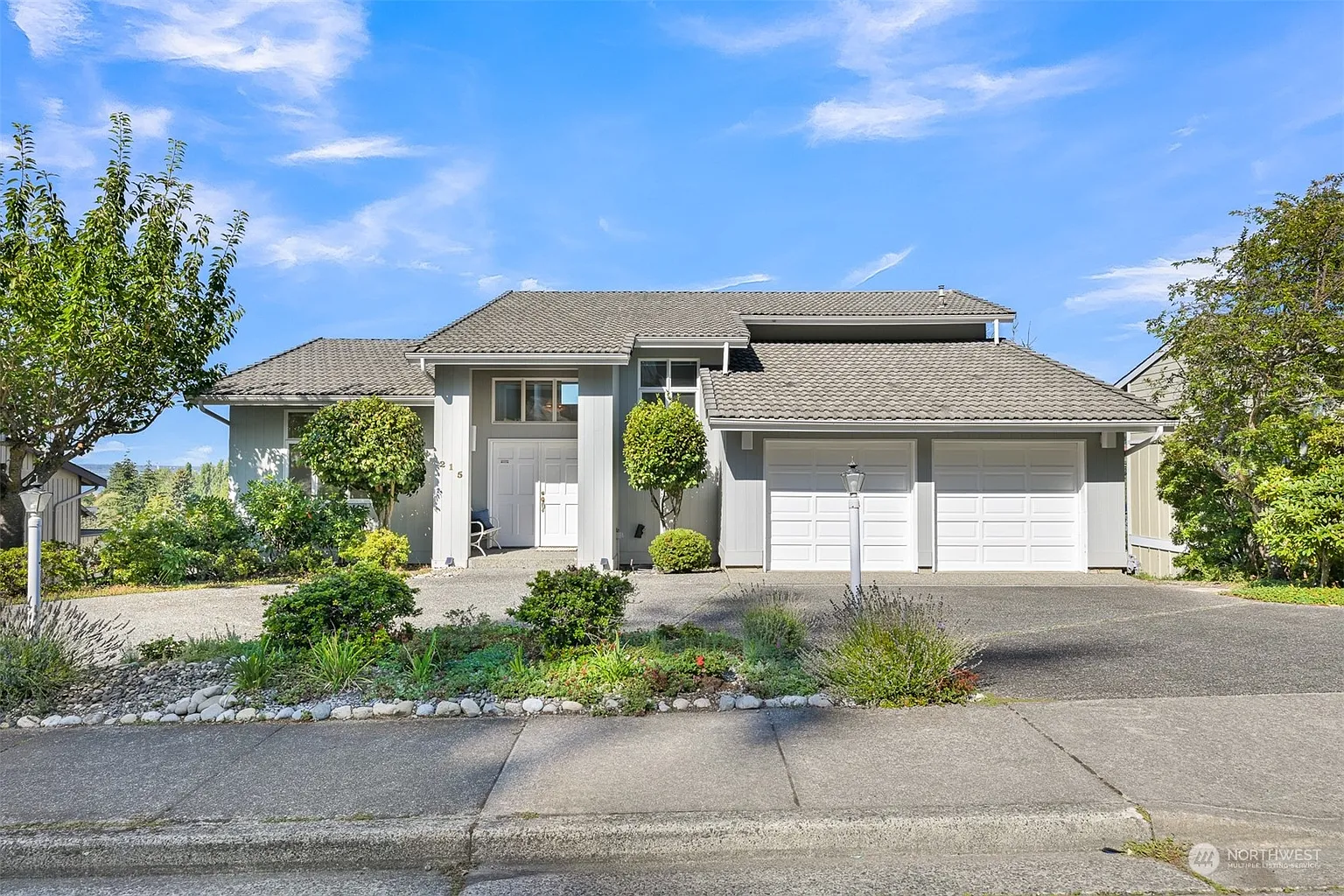 215 Bayside Road photo 1