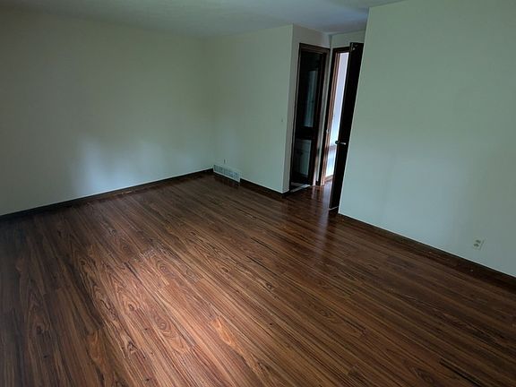 2nd image of 1387 Belvoir Mews