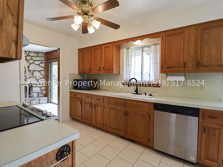6828 E 47th St S — Photo 19