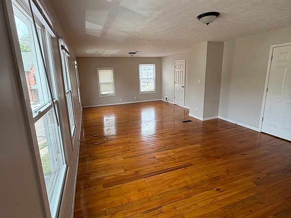 5th image of 3946 E 54th St #Up