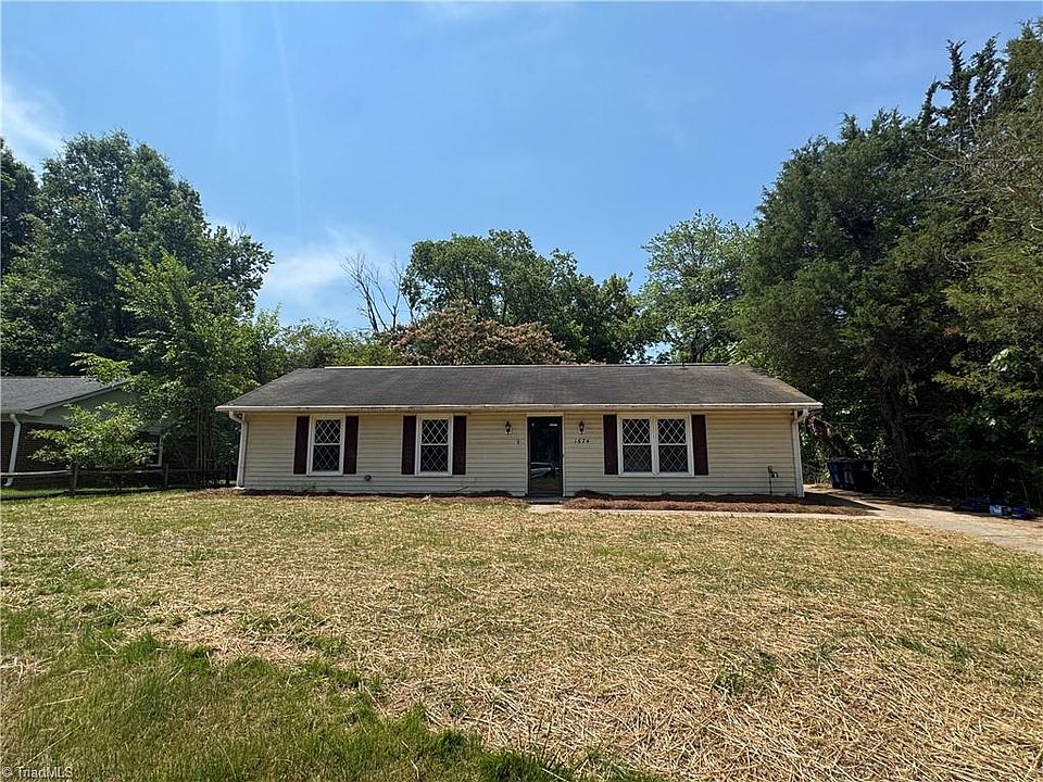 1st image of 1674 Village Pl