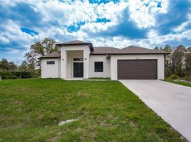 1806 E 15th St, Lehigh Acres, FL