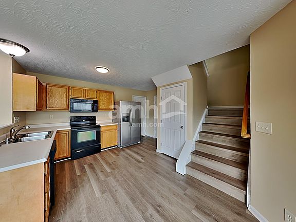 3rd image of 3177 Bridlerun Dr