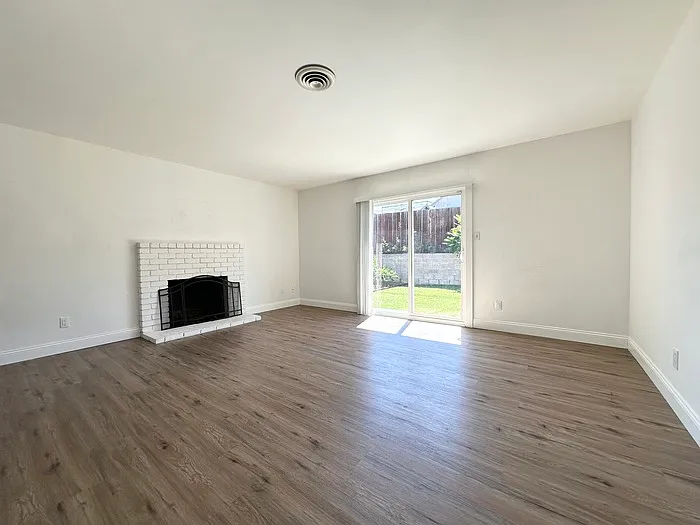 1320 Sheridan Ave — Photo 7