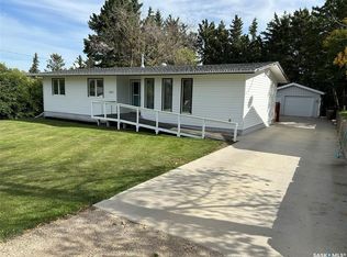 602 Hall St, Kelvington, SK S0A1W0