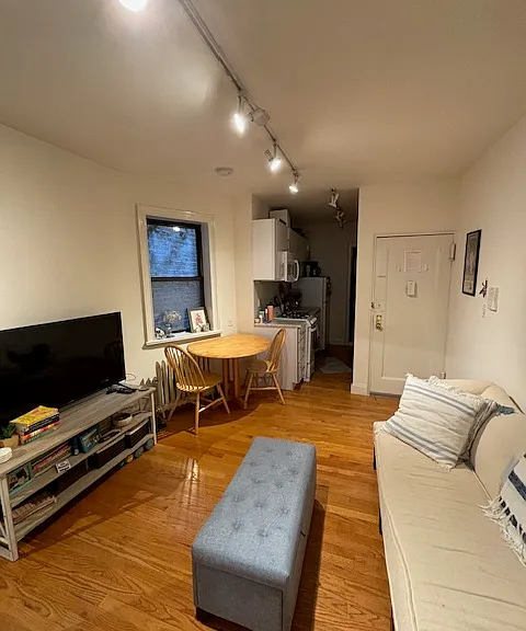 217 W 16th St #4C — Photo 2
