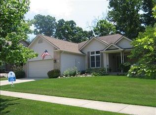 629 Plumtree Ln, Fenton, MI 48430