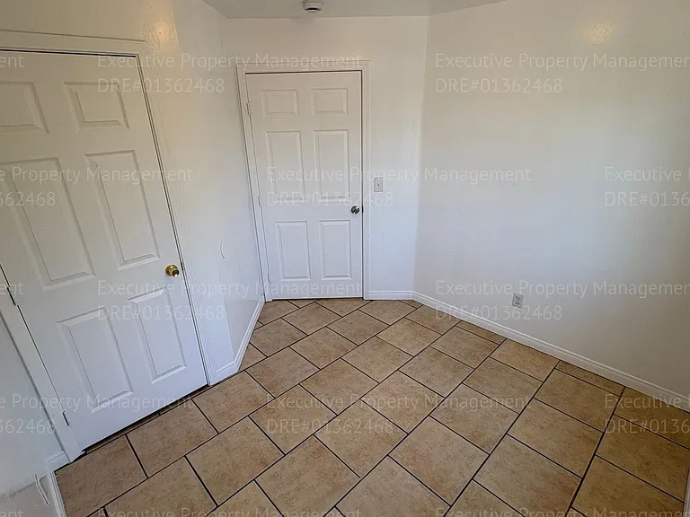 3017 Potomac Ave — Photo 13